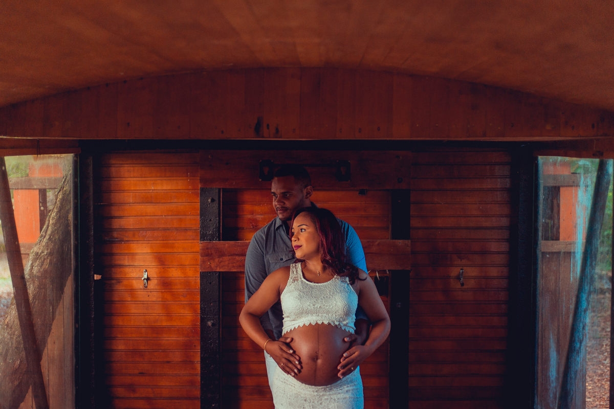 ensaio gestante patricia enfermeira obstetra obstare fotografia foto fotografo criativa pose diferente bonita linda fotografa look vagao trem