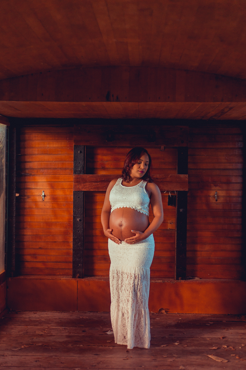 ensaio gestante patricia enfermeira obstetra obstare fotografia foto fotografo criativa pose diferente bonita linda fotografa look vagao trem