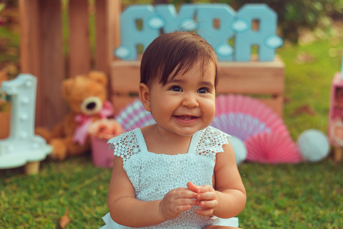 smash the cake bolos prima fotografia infantil senhoritas salvador lauro de freitas criativa bonita diferente poses fotografa fotografo fotos praia natureza natural balao de ar quente tematico tema hot air balloon decoração papelaria bandeirolas letras 3d