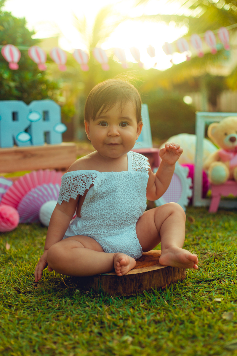 smash the cake bolos prima fotografia infantil senhoritas salvador lauro de freitas criativa bonita diferente poses fotografa fotografo fotos praia natureza natural balao de ar quente tematico tema hot air balloon decoração papelaria bandeirolas letras 3d