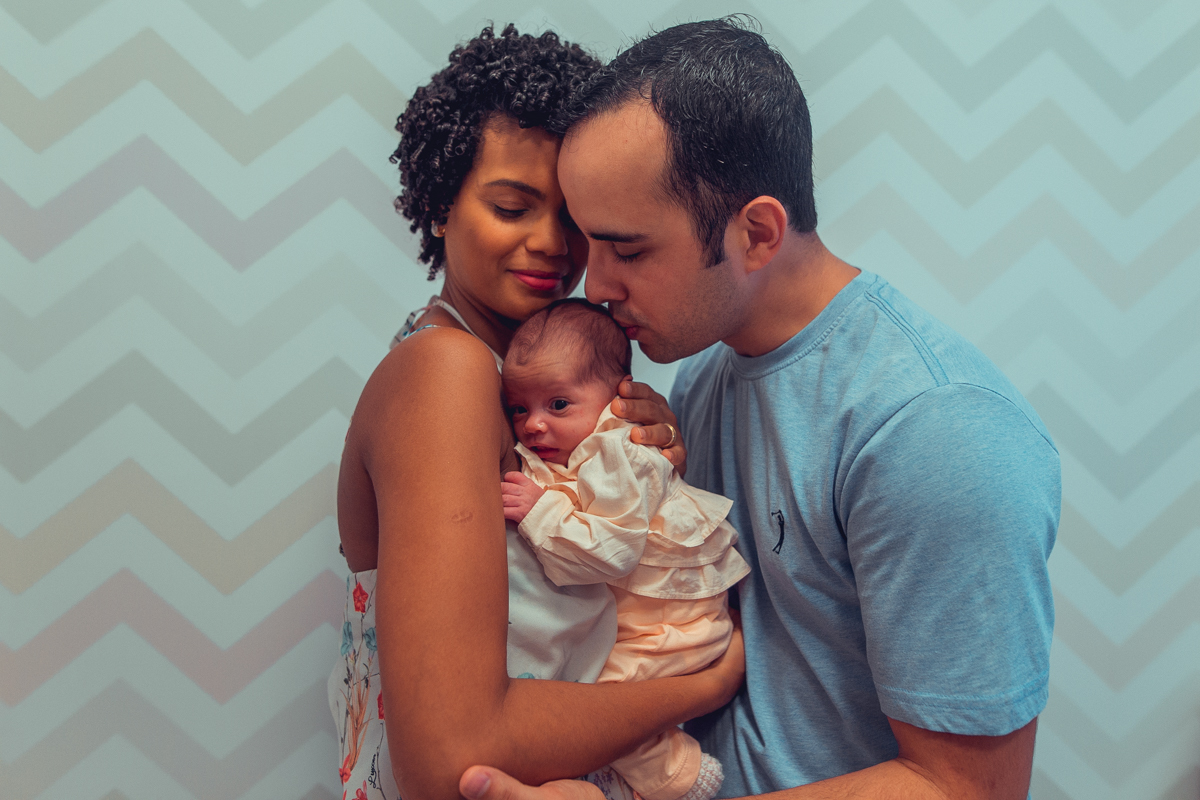 Ensaio Newborn lifestyle recem nascido fotografia foto fotografa fotografo em casa residencia banho estilo de vida pose criativa diferente bonita linda