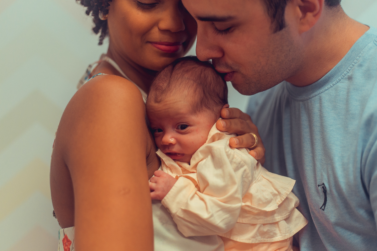 Ensaio Newborn lifestyle recem nascido fotografia foto fotografa fotografo em casa residencia banho estilo de vida pose criativa diferente bonita linda