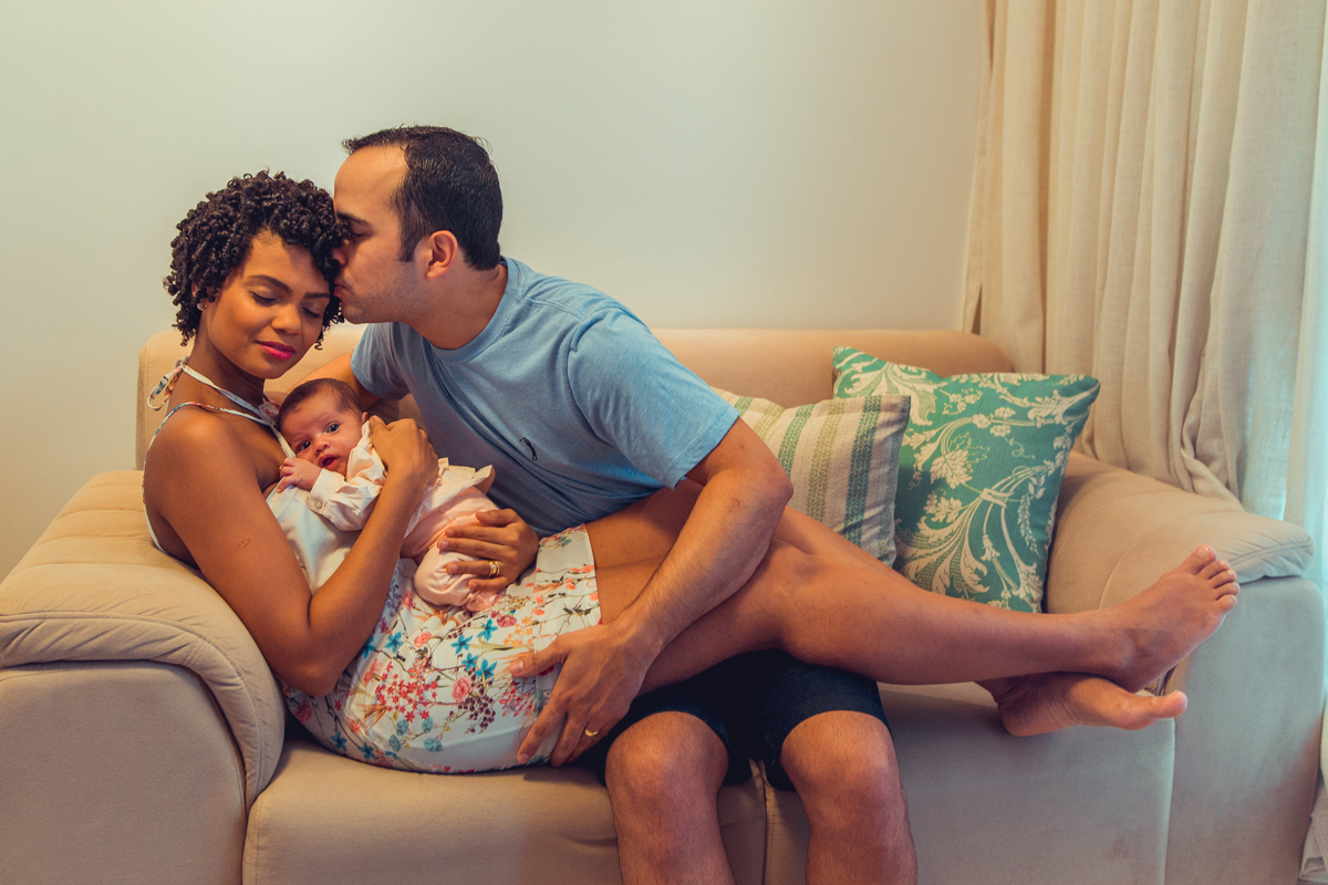 Ensaio Newborn lifestyle recem nascido fotografia foto fotografa fotografo em casa residencia banho estilo de vida pose criativa diferente bonita linda