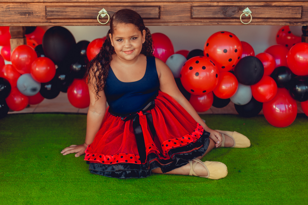 aniversario infantil senhoritas fotografia foto fotografa crianças um ano 1 ladybug decoração decor festa criativa diferente balao desconstruido party ideas fotos espontaneas