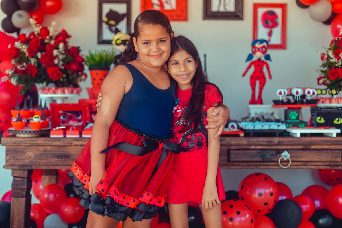 aniversario infantil senhoritas fotografia foto fotografa crianças um ano 1 ladybug decoração decor festa criativa diferente balao desconstruido party ideas fotos espontaneas