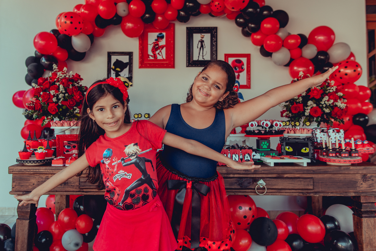 aniversario infantil senhoritas fotografia foto fotografa crianças um ano 1 ladybug decoração decor festa criativa diferente balao desconstruido party ideas fotos espontaneas