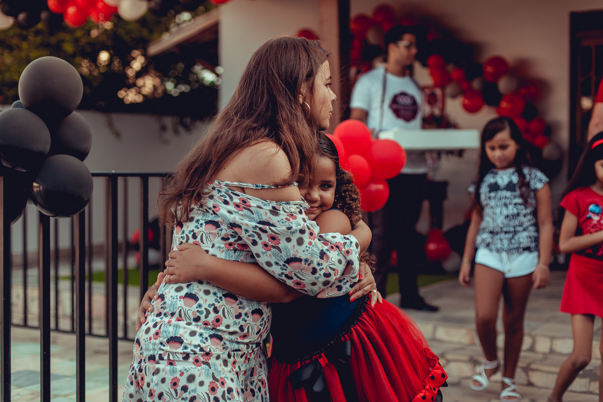 aniversario infantil senhoritas fotografia foto fotografa crianças um ano 1 ladybug decoração decor festa criativa diferente balao desconstruido party ideas fotos espontaneas
