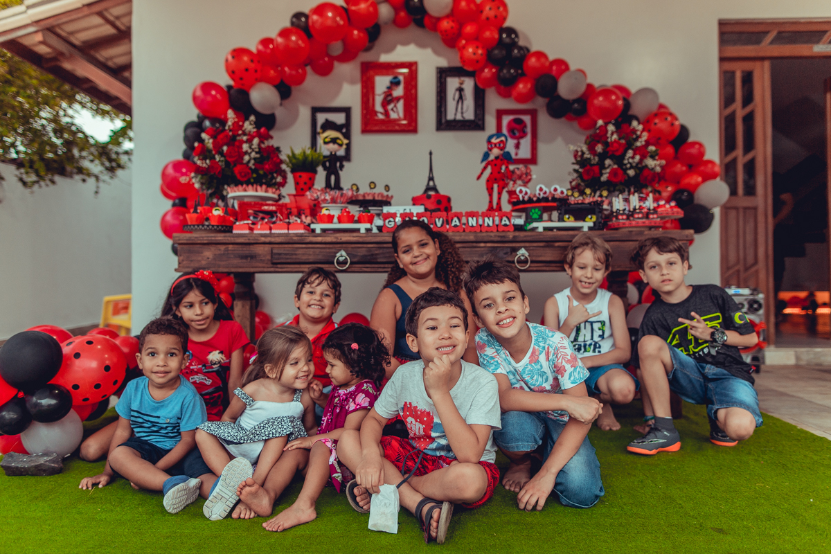 aniversario infantil senhoritas fotografia foto fotografa crianças um ano 1 ladybug decoração decor festa criativa diferente balao desconstruido party ideas fotos espontaneas