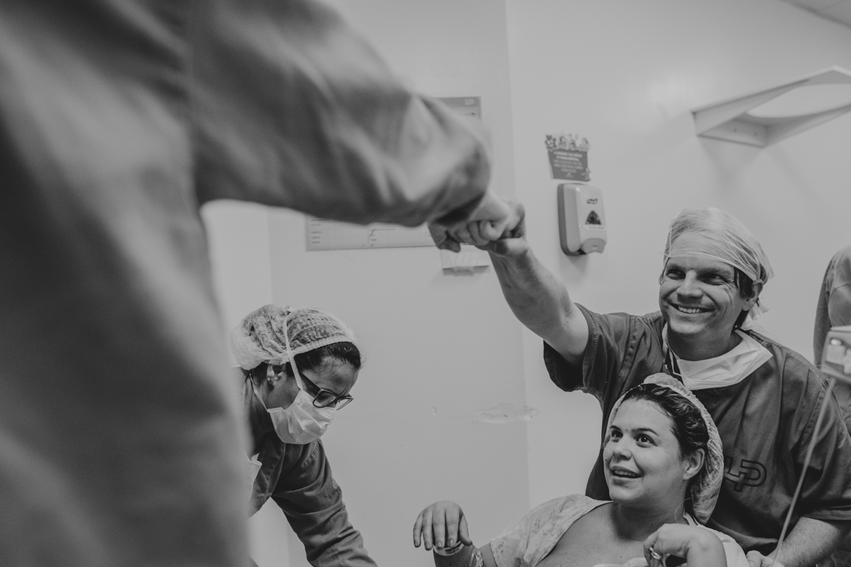 parto natural normal fotografia foto fotografa salvador inspiration nascimento humanizado vervita camila rabello obstare adriana monteiro rodrigo lemos melhor domiciliar na agua em casa hospital portugues aliança maternidade santa maria