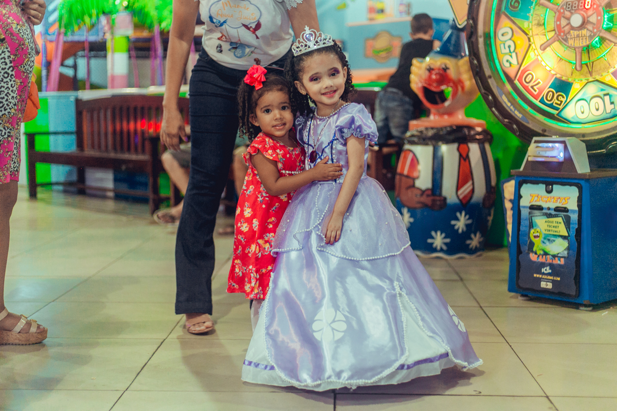 aniversario festa game station salvador shopping bela vista fotografia foto fotografo fotografa senhoritas princesinha sofia infantil criança decoração decor bolo doces modelados criativo diferente bonito lindo