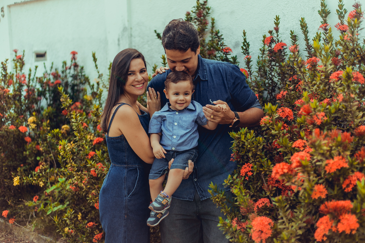 ensaio familia fotografia book infantil 1 ano bebe criança poses foto fotografa salvador ideias criativas diferentes natureza look roupas
