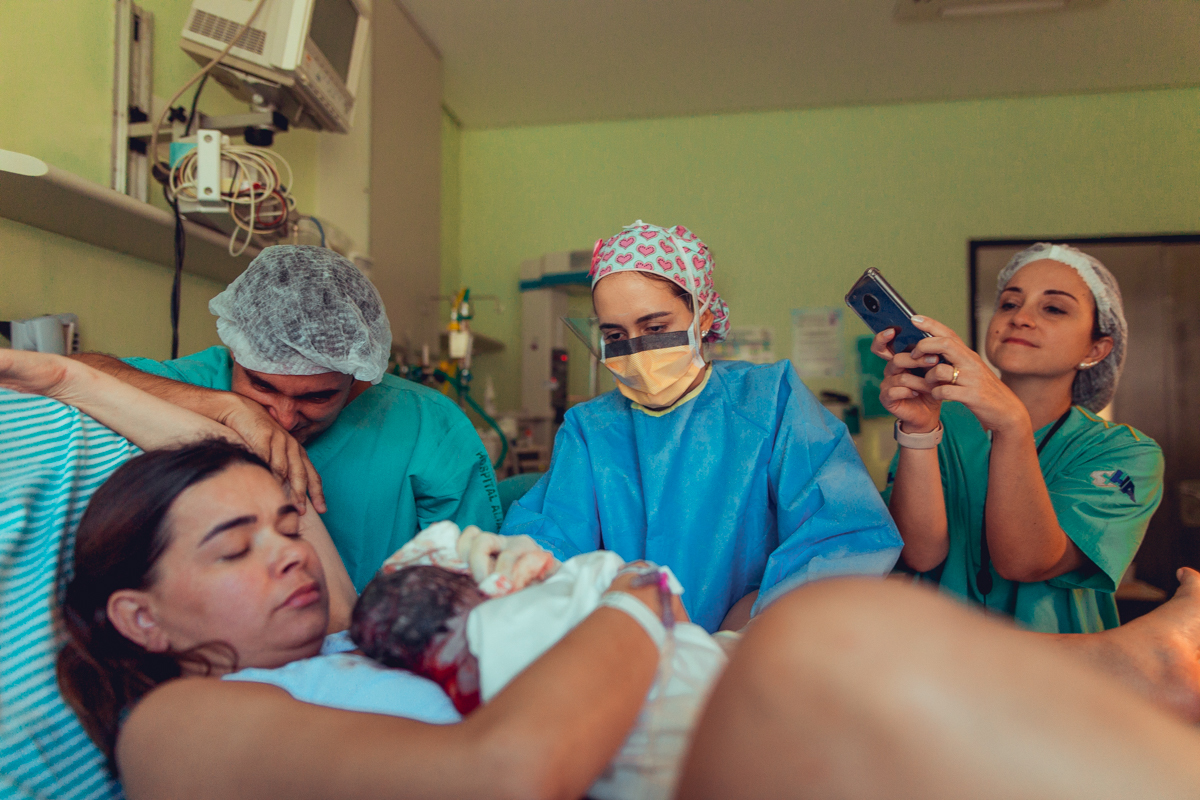 senhoritas fotografia parto normal nascimento humanizado obstare salvador obstetra adriana monteiro rodrigo lemos obstare salvador hospital alianca cesariana cesaria foto fotografa fotografo melhor criativo documental fotojornalismo maternidade