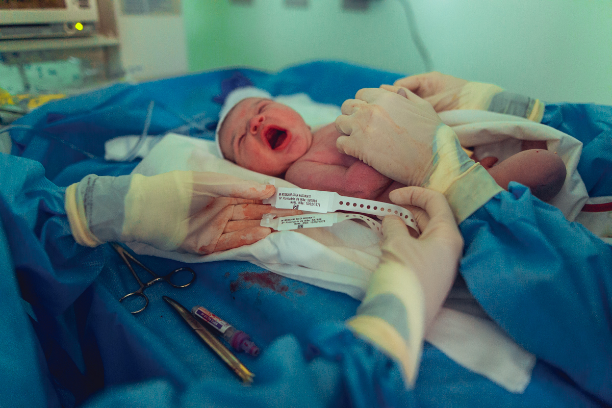 senhoritas fotografia parto normal nascimento humanizado obstare salvador obstetra adriana monteiro rodrigo lemos obstare salvador hospital alianca cesariana cesaria foto fotografa fotografo melhor criativo documental fotojornalismo maternidade