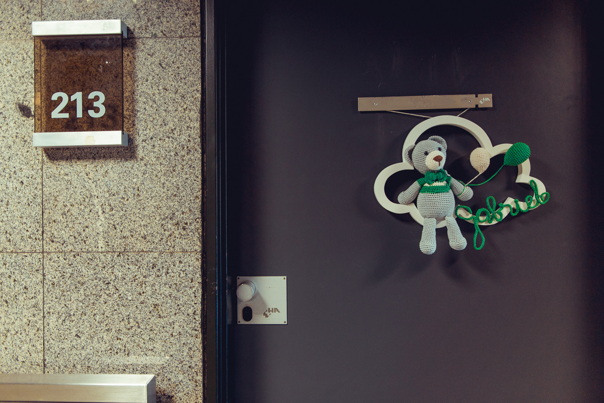 senhoritas fotografia parto normal nascimento humanizado obstare salvador obstetra adriana monteiro rodrigo lemos obstare salvador hospital alianca cesariana cesaria foto fotografa fotografo melhor criativo documental fotojornalismo maternidade porta