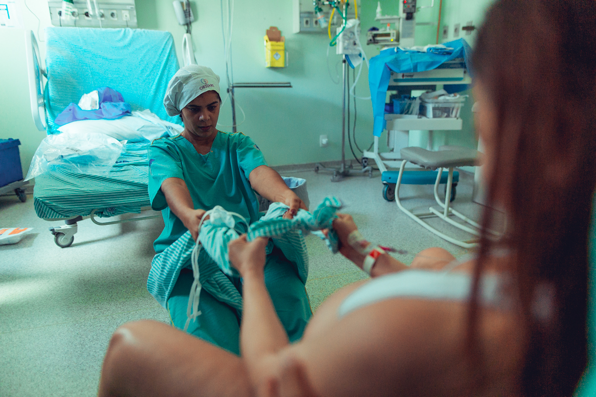 senhoritas fotografia parto normal nascimento humanizado obstare salvador obstetra adriana monteiro rodrigo lemos obstare salvador hospital alianca cesariana cesaria foto fotografa fotografo melhor criativo documental fotojornalismo maternidade