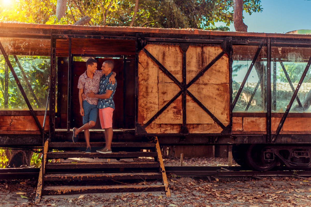 ensaio-pre-casamento-gay--fotografia-fotografo-salvador-senhoritas-homossexual-lesbica-buffet-terra-do-nunca-criativo-diferente-poses-dicas-looks-wedding-mini-decoração-besha