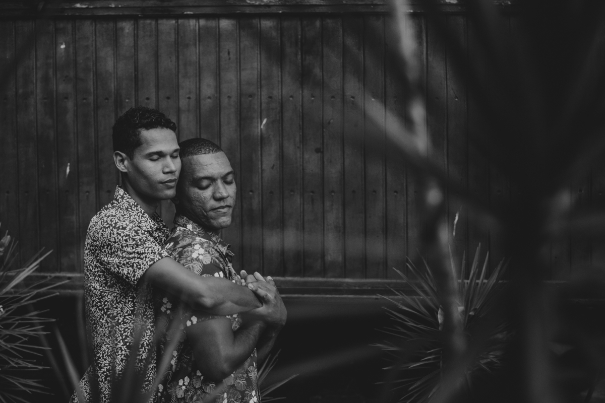 ensaio-pre-casamento-gay--fotografia-fotografo-salvador-senhoritas-homossexual-lesbica-buffet-terra-do-nunca-criativo-diferente-poses-dicas-looks-wedding-mini-decoração