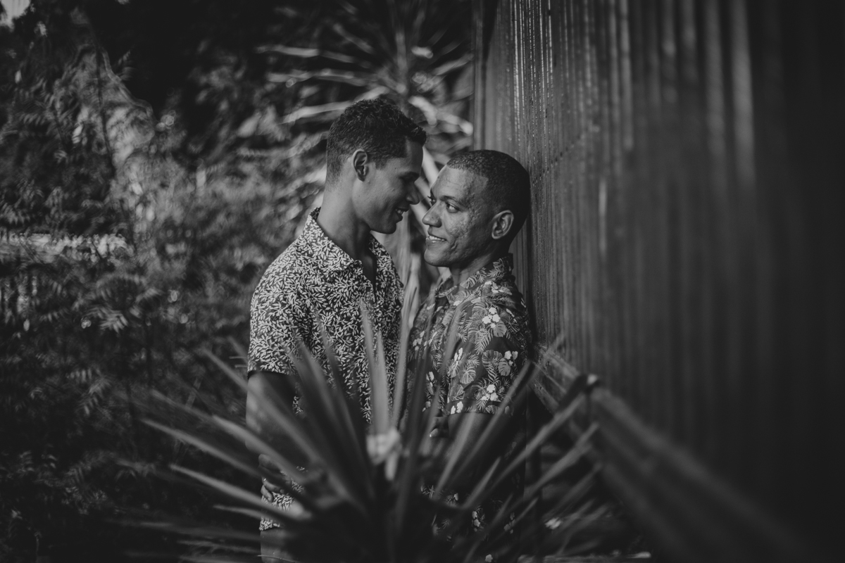 ensaio-pre-casamento-gay--fotografia-fotografo-salvador-senhoritas-homossexual-lesbica-buffet-terra-do-nunca-criativo-diferente-poses-dicas-looks-wedding-mini-decoração