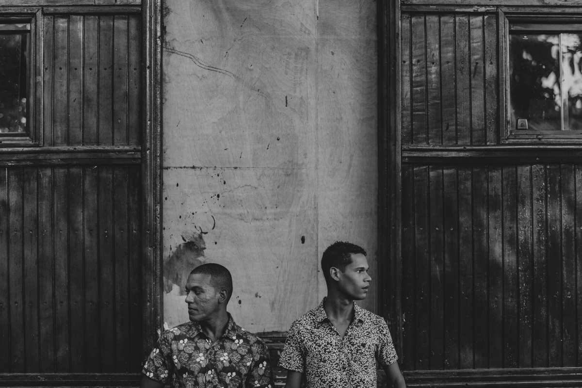 ensaio-pre-casamento-gay--fotografia-fotografo-salvador-senhoritas-homossexual-lesbica-buffet-terra-do-nunca-criativo-diferente-poses-dicas-looks-wedding-mini-decoração