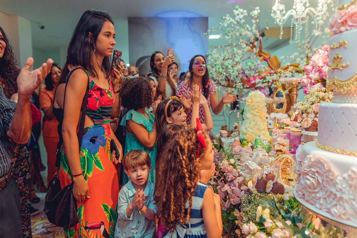aniversario infantil salvador 1 um ano menina menino kz eventos casa de festas decoração jardim encantado passaros princesa foto fotografa fotografo criativo lindo melhor festa decor decoração animadora flores espaço o que vestir roupa vestido espontanea