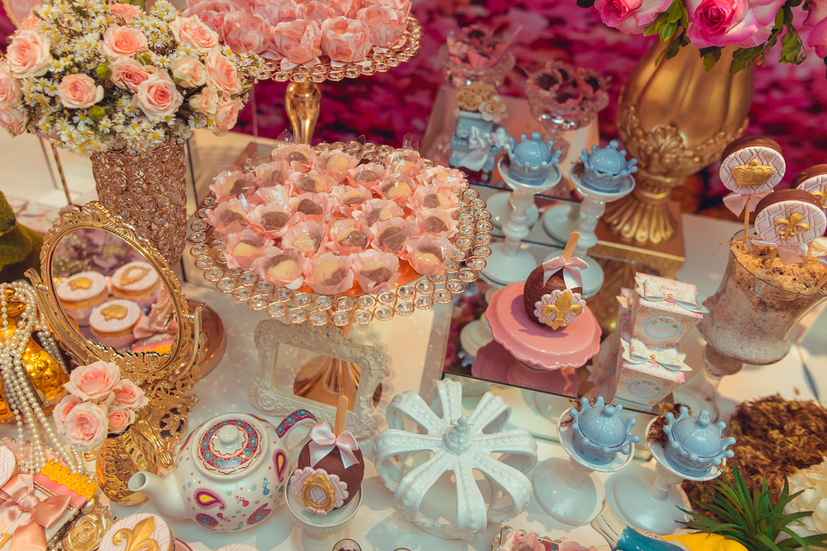 aniversario infantil salvador 1 um ano menina menino kz eventos casa de festas decoração jardim encantado passaros princesa foto fotografa fotografo criativo lindo melhor festa decor decoração animadora flores espaço bolo cake doces modelados finos