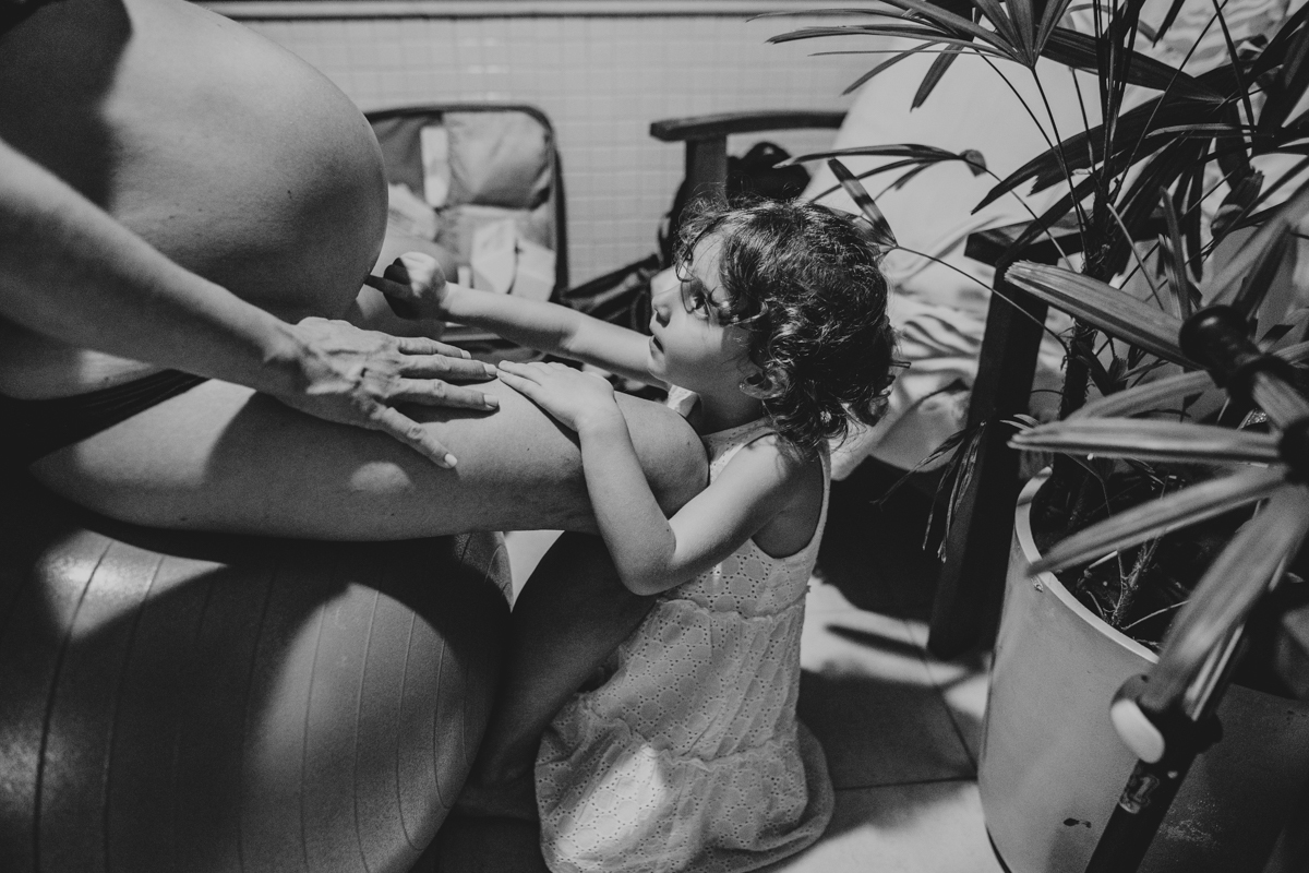 senhoritas fotografia parto normal humanizado natural domiciliar camila rabello obstetra salvador normal nascimento fotografa fotos em casa na agua