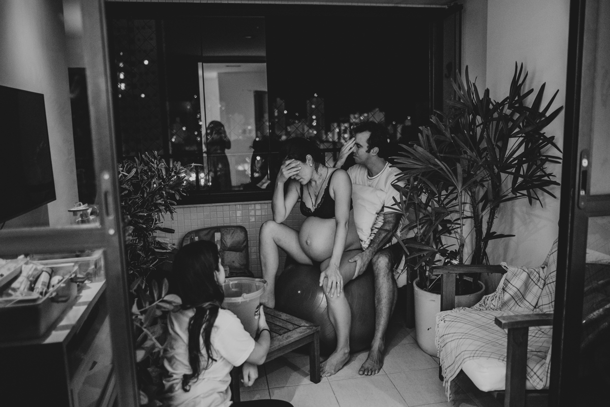 senhoritas fotografia parto normal humanizado natural domiciliar camila rabello obstetra salvador normal nascimento fotografa fotos em casa na agua