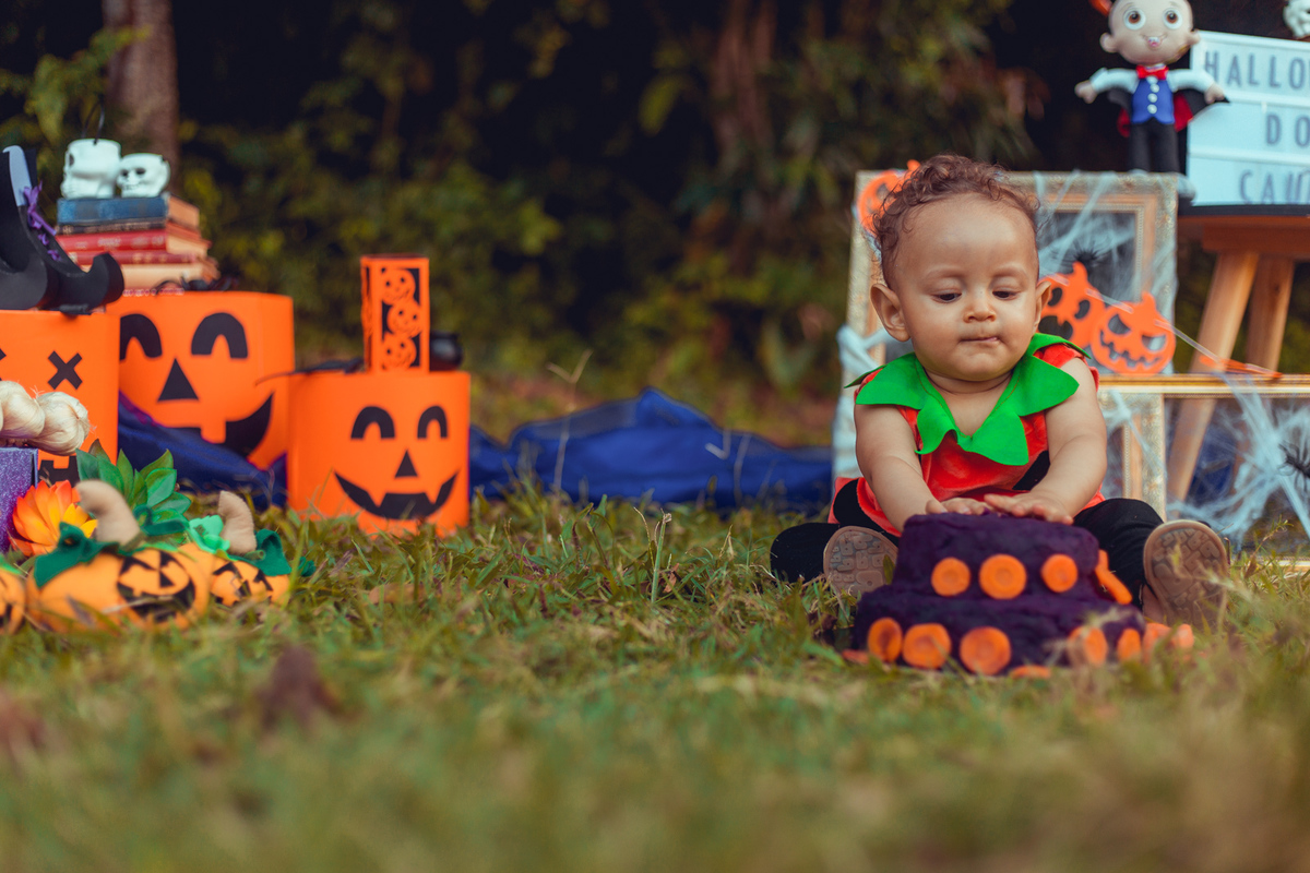 smash the cake fotografia infantil primeiro ano halloween salvador foto fotografa fotografo bahia melhor decoracao bolo parque da cidade ensaio familia documental lifestyle divertido fantasia