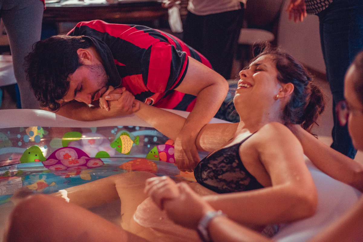 fotografia foto senhoritas parto nascimento humanizado domiciliar marilena maiana obstetra em casa na agua piscina salvador melhor documental espontanea doula