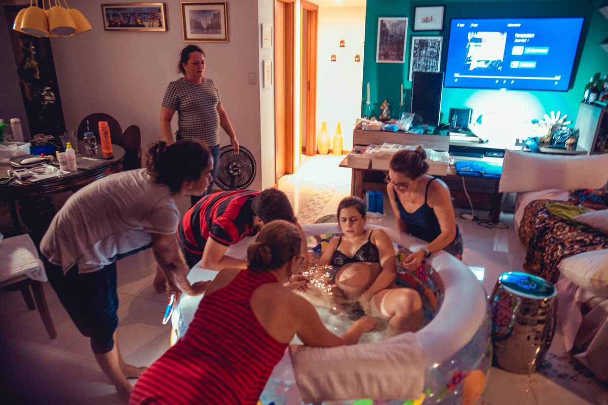 fotografia foto senhoritas parto nascimento humanizado domiciliar marilena maiana obstetra em casa na agua piscina salvador melhor documental espontanea doula