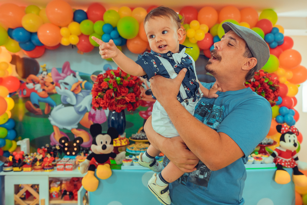 aniversario infantil fotografia fotografo salvador foto mickey decoração festa buffet 1 ano um salao de festas melhor entrada decor bolo doces decorados mesa balao painel pai filho