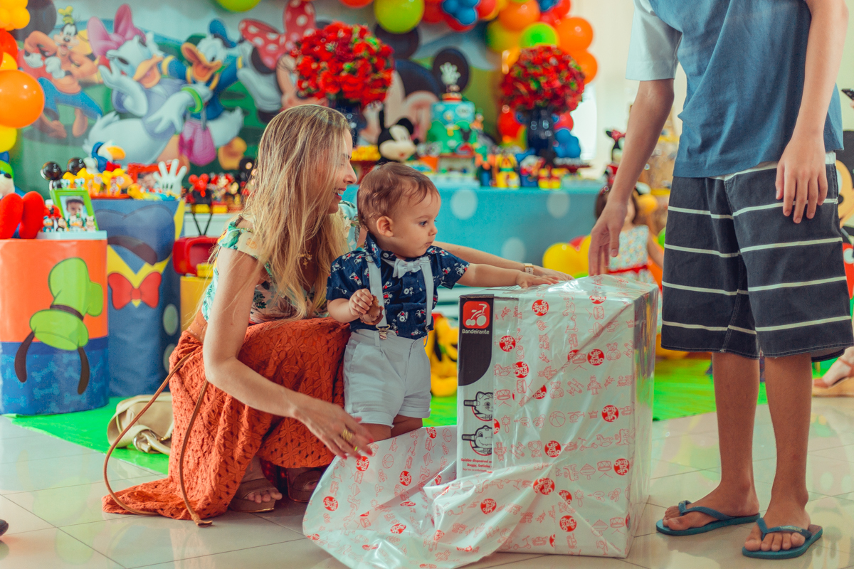 aniversario infantil fotografia fotografo salvador foto mickey decoração festa buffet 1 ano um salao de festas melhor entrada decor bolo doces decorados mesa balao painel pai filho fantasia roupa convidados cerveja presente lista saudavel