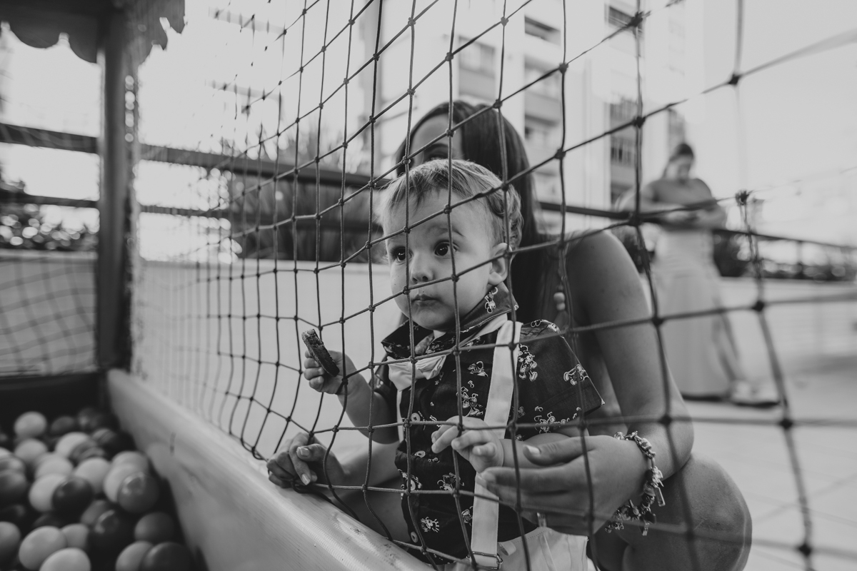 aniversario infantil fotografia fotografo salvador foto mickey decoração festa buffet 1 ano um salao de festas melhor entrada decor bolo doces decorados mesa balao painel pai filho fantasia roupa convidados lista saudavel piscina de bolinnha cama elastica