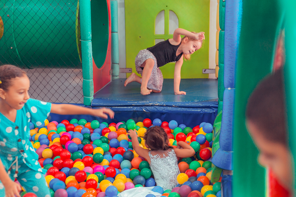 senhoritas fotografia 3 anos decoracao frozen2 plotagem decorativo bolo doces salgados brinquedos  piscina de bolinha