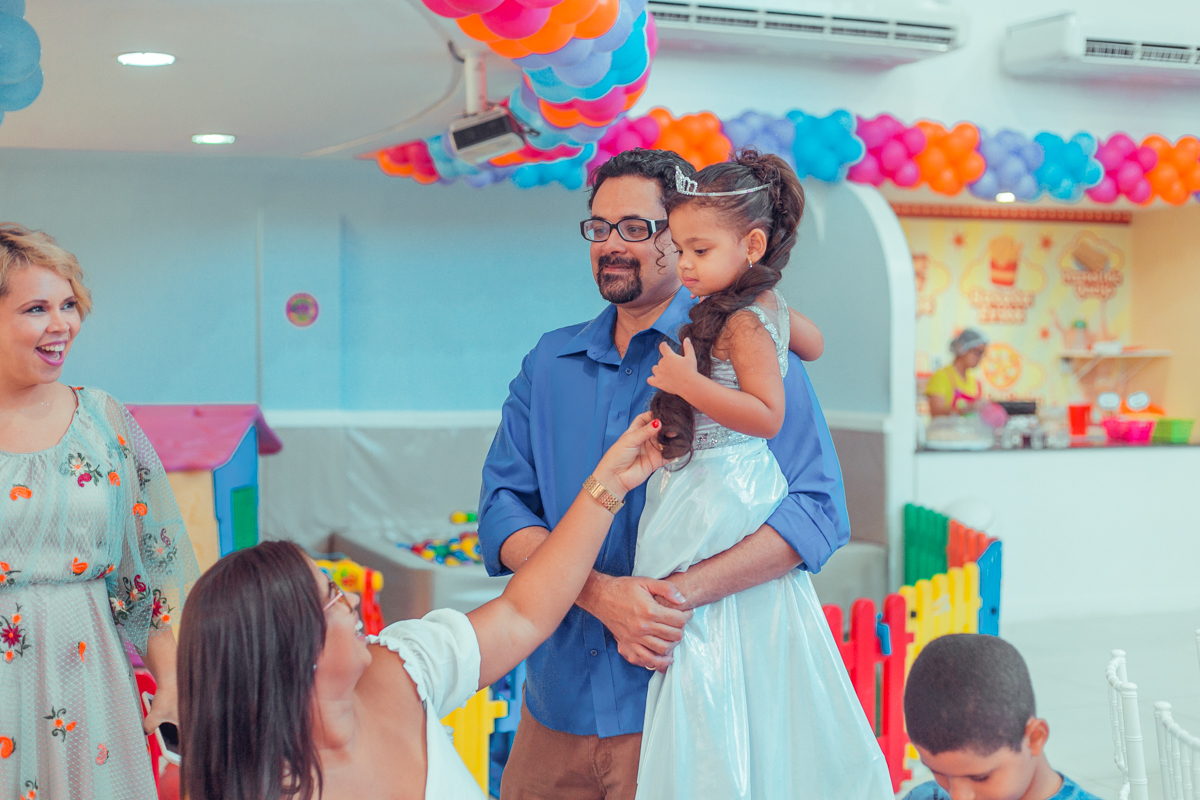 festa infantil frozen buffet salvador senhoritas fotografia 3 anos decoracao frozen2 plotagem decorativo bolo doces salgados  foto posada