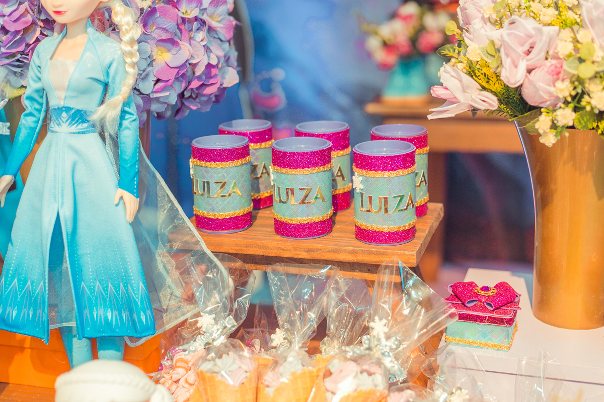 festa infantil frozen buffet salvador senhoritas fotografia 3 anos decoracao frozen2 plotagem decorativo bolo doces salgados  lembrancinhas