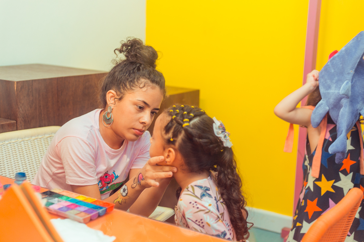 festa infantil frozen buffet salvador senhoritas fotografia 3 anos decoracao frozen2 plotagem decorativo bolo doces salgados brinquedos pintura facial