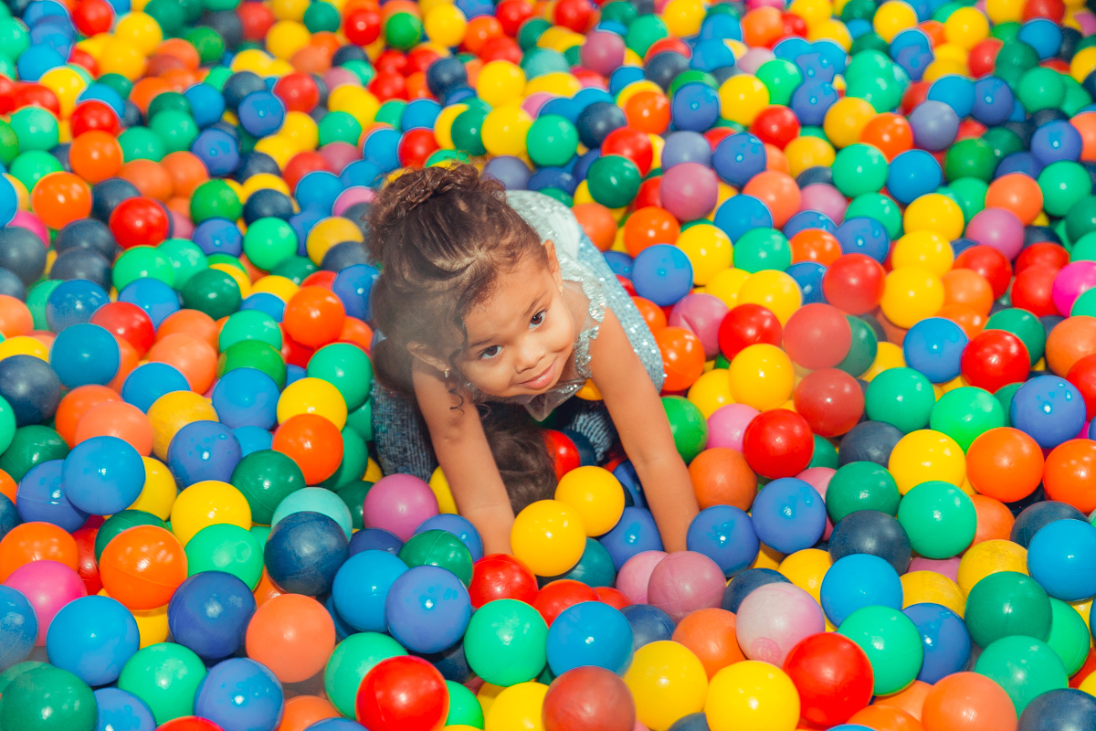 senhoritas fotografia 3 anos decoracao frozen2 plotagem decorativo bolo doces salgados brinquedos  piscina de bolinha