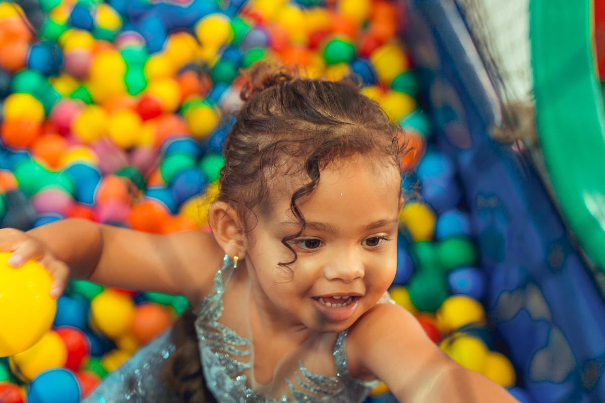 senhoritas fotografia 3 anos decoracao frozen2 plotagem decorativo bolo doces salgados brinquedos  piscina de bolinha