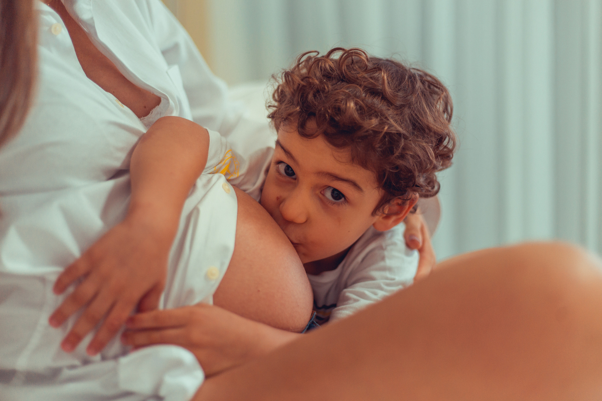 ensaio gestante fotografia foto fotografa melhor fotografo book lifestyle documental irmao irma salvador poses ideias roupas 