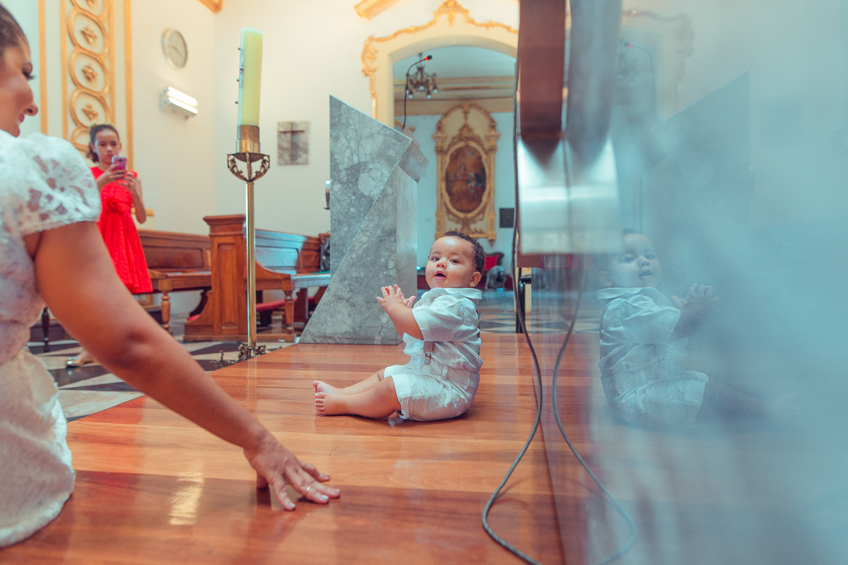 senhoritas fotografia Paróquia do Santíssimo Sacramento e Sant'Ana batizado batismo salvador foto fotografo fotografa católica roupa padrinhos presente ideias cerimonia documental padre vela toalha recepção decoração