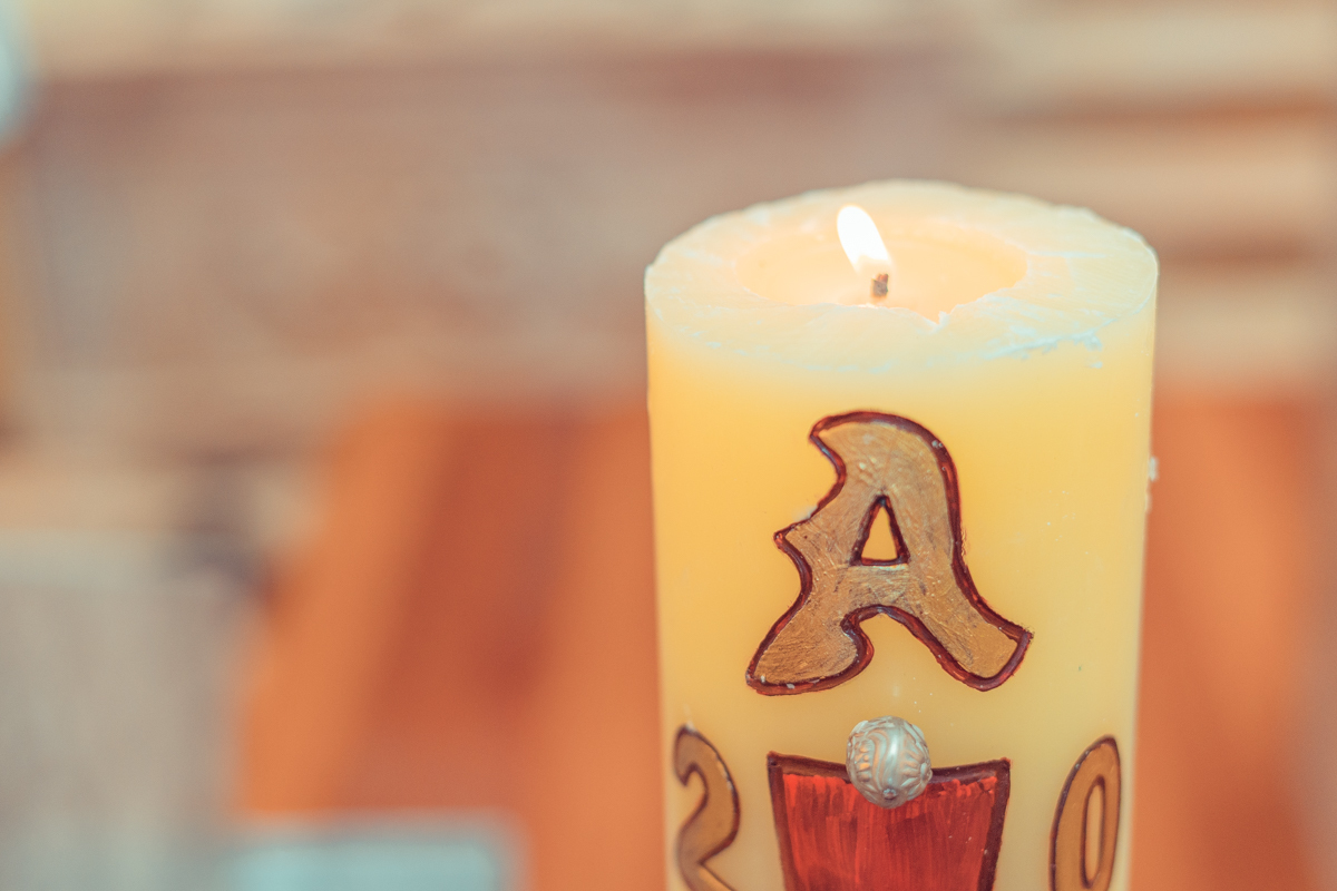 senhoritas fotografia Paróquia do Santíssimo Sacramento e Sant'Ana batizado batismo salvador foto fotografo fotografa católica roupa padrinhos presente ideias cerimonia documental padre vela toalha recepção decoração