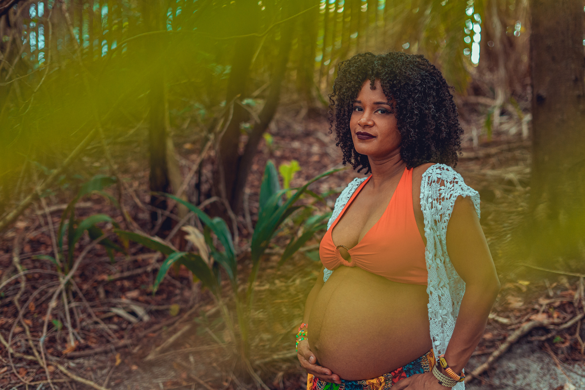 senhoritas fotografia foto ensaio fotografo fotografa gestante gravida gravidez negra preta black natureza praia pose roupas criativas espontaneas diferentes salvador ludy nua nu sensual familia