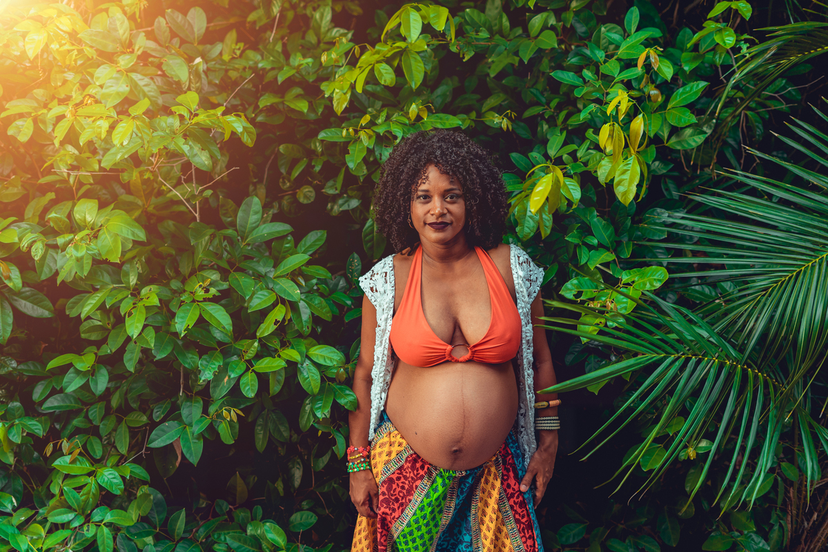 senhoritas fotografia foto ensaio fotografo fotografa gestante gravida gravidez negra preta black natureza praia pose roupas criativas espontaneas diferentes salvador ludy nua nu sensual familia