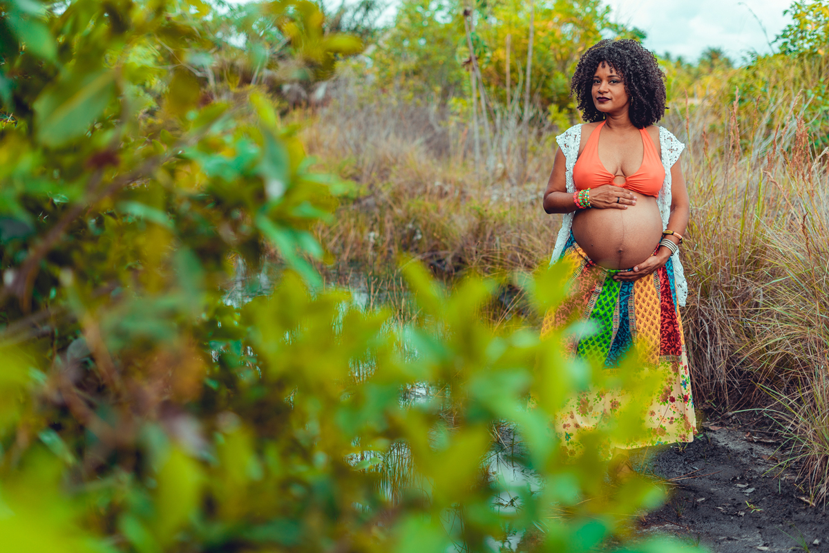 senhoritas fotografia foto ensaio fotografo fotografa gestante gravida gravidez negra preta black natureza praia pose roupas criativas espontaneas diferentes salvador ludy nua nu sensual familia