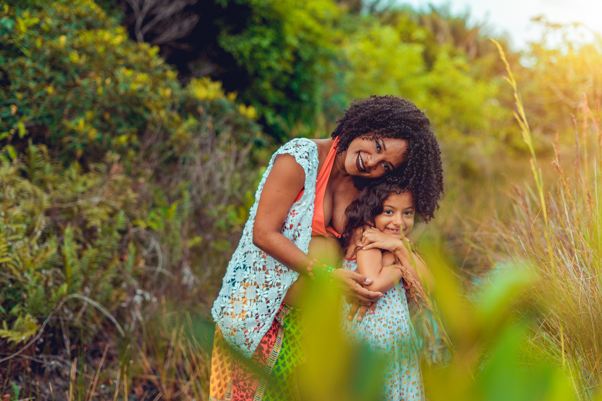 senhoritas fotografia foto ensaio fotografo fotografa gestante gravida gravidez negra preta black natureza praia pose roupas criativas espontaneas diferentes salvador ludy nua nu sensual familia