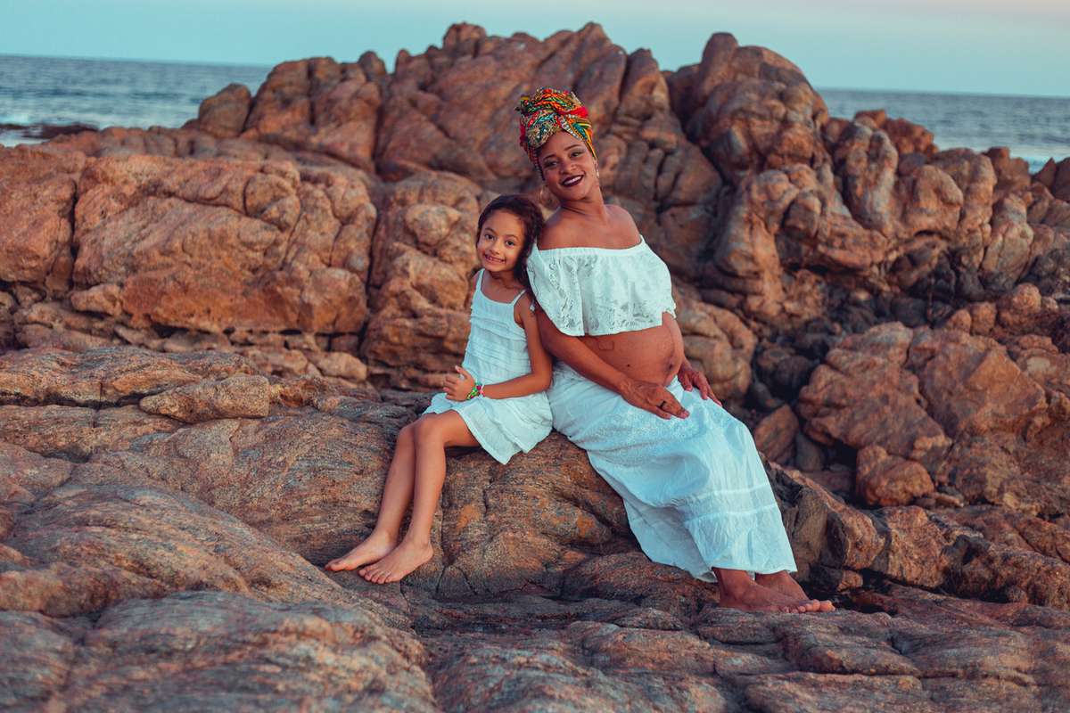 senhoritas fotografia foto ensaio fotografo fotografa gestante gravida gravidez negra preta black natureza praia pose roupas criativas espontaneas diferentes salvador ludy nua nu sensual familia