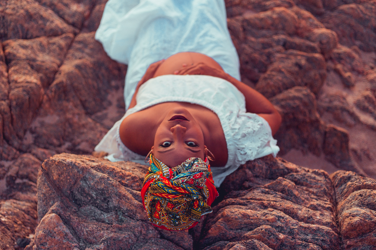 senhoritas fotografia foto ensaio fotografo fotografa gestante gravida gravidez negra preta black natureza praia pose roupas criativas espontaneas diferentes salvador ludy nua nu sensual familia