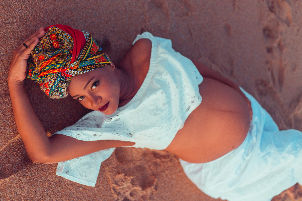 senhoritas fotografia foto ensaio fotografo fotografa gestante gravida gravidez negra preta black natureza praia pose roupas criativas espontaneas diferentes salvador ludy nua nu sensual familia