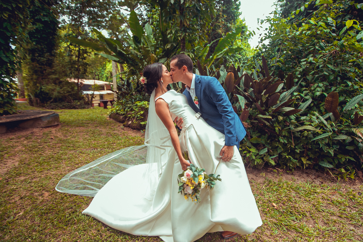 casamento noivos 2022 noiva noivo união bolo decoração celebração aliança vestido véu grinalda senhoritas fotografia